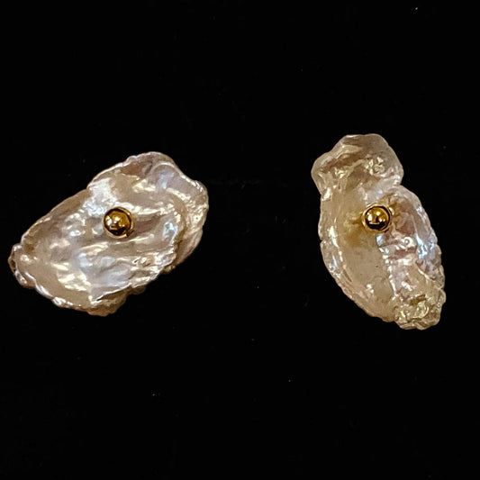Flat irregular pearl and gold bead earrings